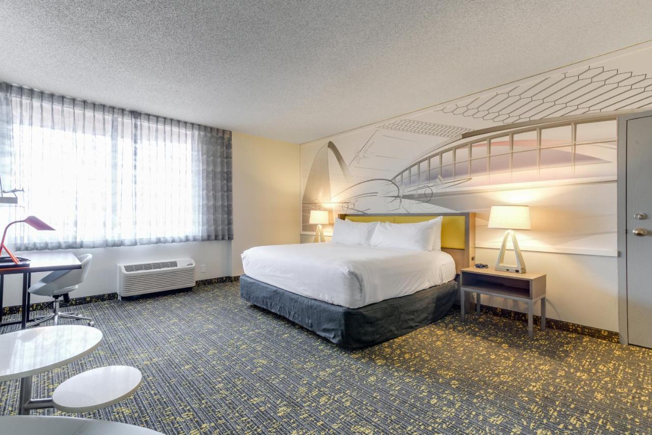 Saint Louis Airport Hotel Woodson Terrace Exteriör bild